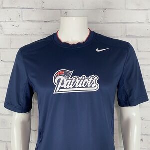 Nike Shirt Men's Medium Athletic T-Shirt On Field NFL New England Patriots